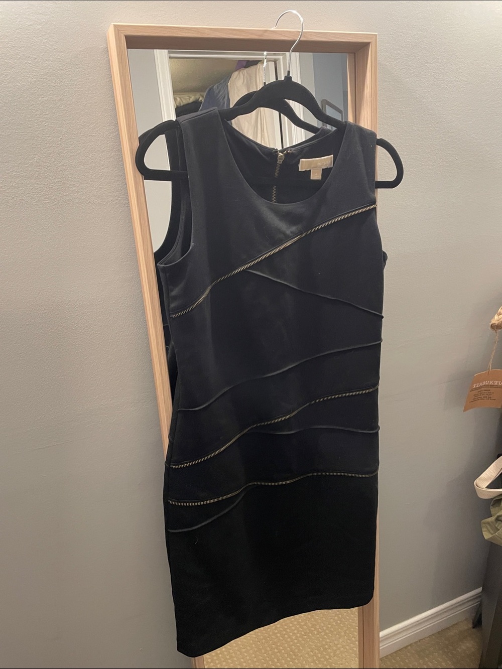 MichSleeveless Black Sheath Dress with Diagonal Trim